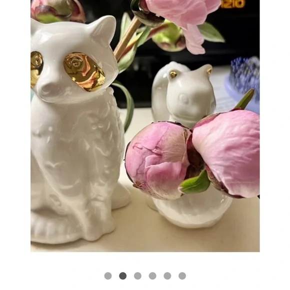 COPY - COPY - NWT. NIB Anthropologie Winter White Creature Bud Vase. Squirrel. … - Picture 5 of 7